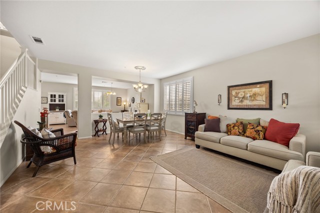 Detail Gallery Image 2 of 21 For 16209 Seminole Way, Fontana,  CA 92336 - 5 Beds | 3/1 Baths