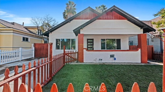 Detail Gallery Image 3 of 19 For 3958 4th, Riverside,  CA 92501 - 2 Beds | 1 Baths