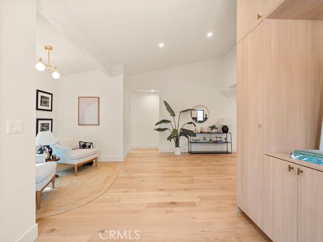 Detail Gallery Image 6 of 68 For 11911 Hartsook, Valley Village,  CA 91607 - 5 Beds | 4 Baths