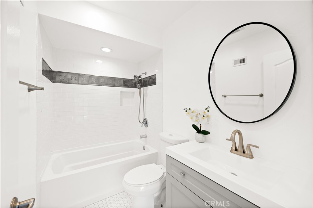 MLS #OC25236471 image #29