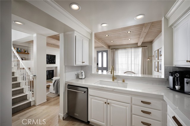 Detail Gallery Image 8 of 38 For 416 Dahlia #A2,  Corona Del Mar,  CA 92625 - 2 Beds | 2/1 Baths