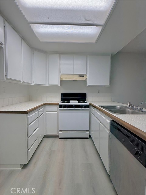 Detail Gallery Image 6 of 27 For 13502 Francisquito #C,  Baldwin Park,  CA 91706 - 2 Beds | 3 Baths