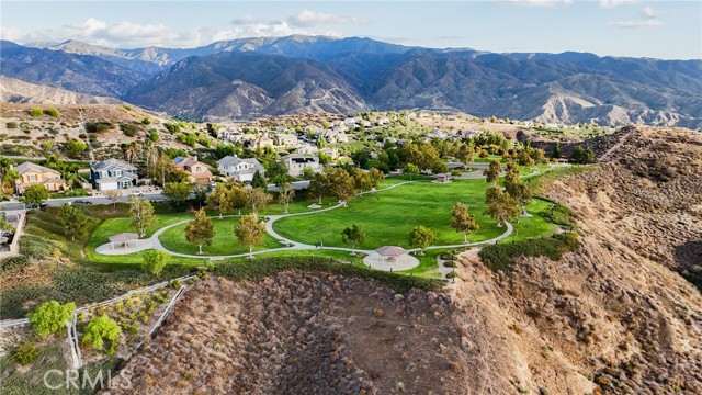 Detail Gallery Image 7 of 46 For 14218 Yellowstone Ln, Canyon Country,  CA 91387 - 6 Beds | 4 Baths