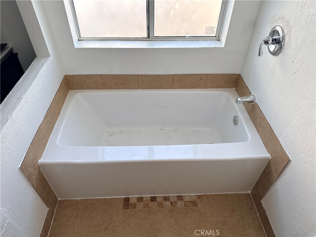 https://media.crmls.org/medias/be45fad5-3c47-46d1-bed3-01dddc19e3bd.jpg?preset=X-Large
