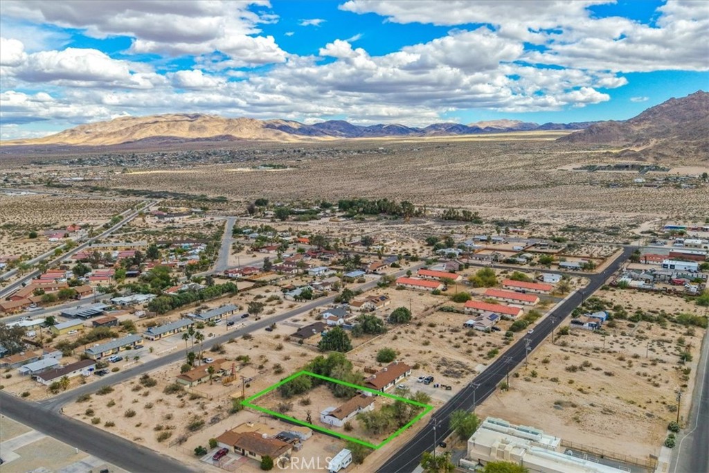 https://media.crmls.org/medias/be464eb2-ed21-44c6-a9d8-137d53dd1007.jpg?preset=X-Large