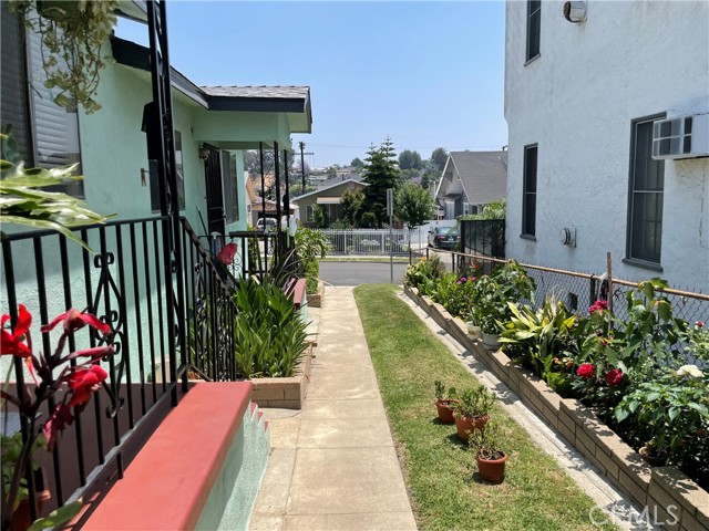 Detail Gallery Image 4 of 4 For 657 S Mathews St, Los Angeles,  CA 90023 - – Beds | – Baths