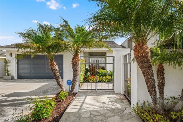 Detail Gallery Image 7 of 28 For 10 Rue Grand Vallee, Newport Beach,  CA 92660 - 2 Beds | 2 Baths