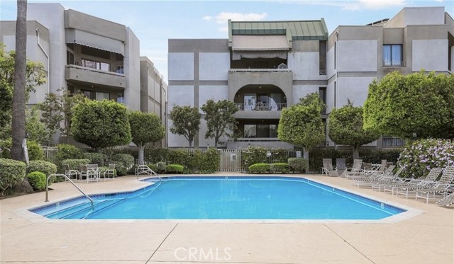 Detail Gallery Image 35 of 37 For 5305 White Oak Ave #F,  Encino,  CA 91316 - 2 Beds | 3 Baths