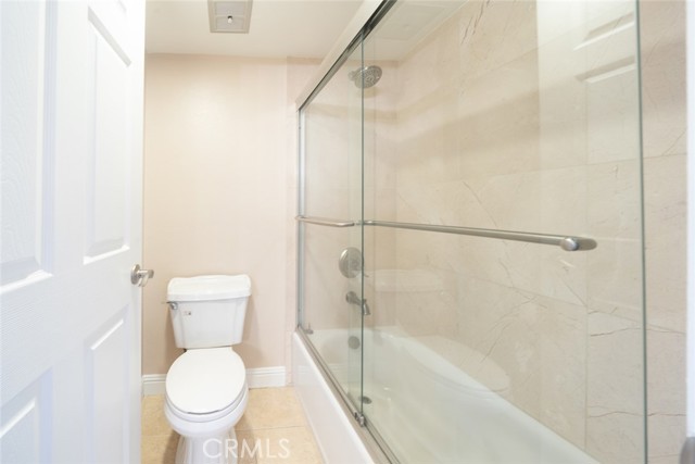 5530 Owensmouth Avenue, 320 photo 7