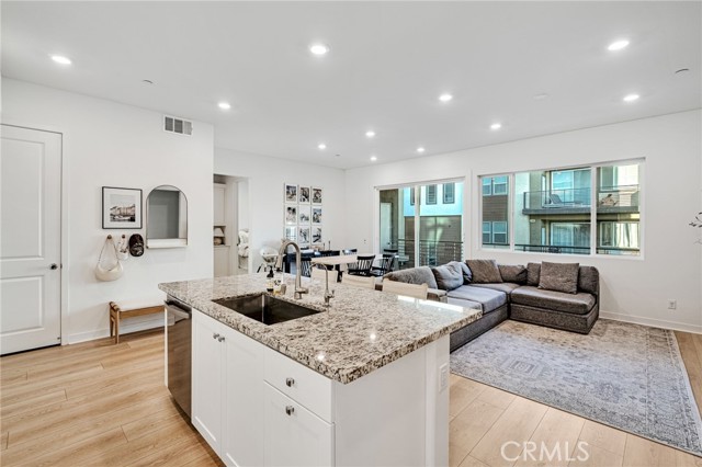 Detail Gallery Image 5 of 34 For 26958 Sandbar Willow Pl #205,  Valencia,  CA 91355 - 3 Beds | 2 Baths