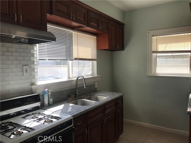 254 E Glenarm Street, Pasadena CA: https://media.crmls.org/medias/be480278-e543-4ad0-8a3b-f63539d91341.jpg
