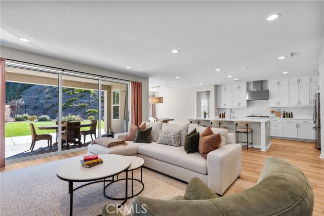 Detail Gallery Image 12 of 56 For 28332 Clarion, Canyon Country,  CA 91350 - 5 Beds | 4/1 Baths