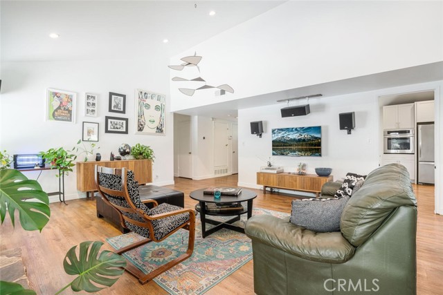 24101 Philiprimm Street, Woodland Hills CA: https://media.crmls.org/medias/be487d35-e83b-4b05-8d4f-187c8b48ae65.jpg
