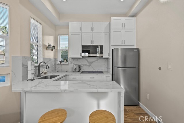 Detail Gallery Image 17 of 33 For 6920 1/2 Loma Verde, Canoga Park,  CA 91303 - 3 Beds | 3 Baths