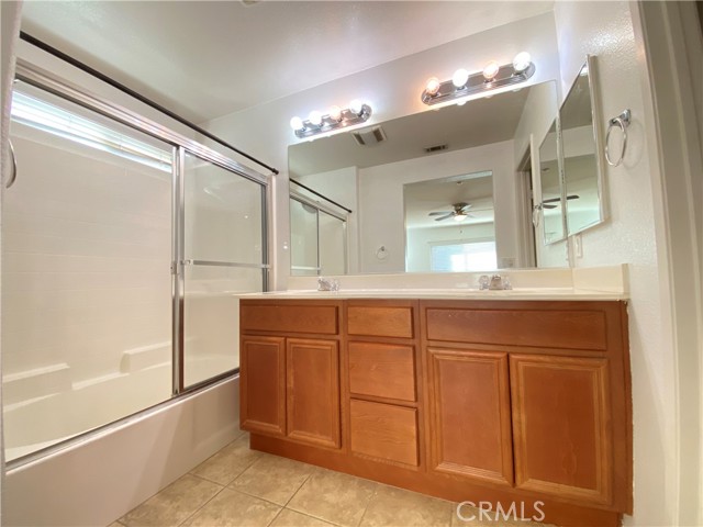 Image 15 of 21 For 15605 Lasselle Street 6