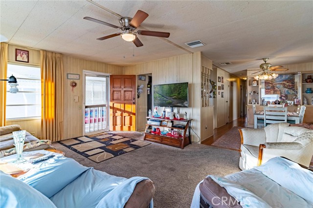 Detail Gallery Image 9 of 41 For 4095 Fruit St #328,  La Verne,  CA 91750 - 2 Beds | 2 Baths