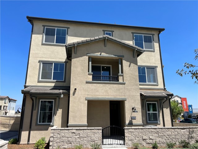 Detail Gallery Image 3 of 27 For 6074 Reef Way, Corona,  CA 92880 - 4 Beds | 3/1 Baths