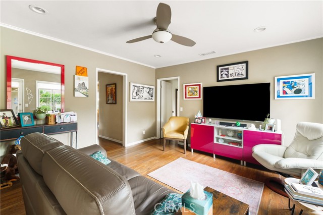Detail Gallery Image 16 of 55 For 14060 Chandler Bld, Sherman Oaks,  CA 91401 - 3 Beds | 2 Baths
