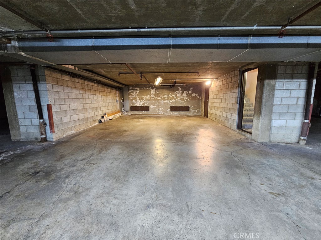 https://media.crmls.org/medias/be4ba34b-f514-4f40-a77e-e8f8d227b291.jpg?preset=X-Large