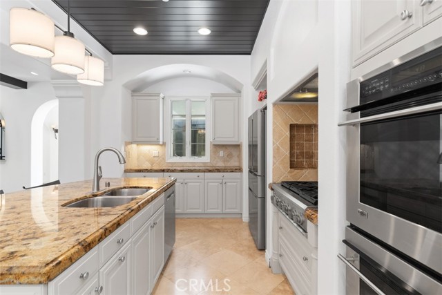 34 Tall Hedge, Irvine CA: https://media.crmls.org/medias/be4bc6c1-55f5-4896-b2ce-17012aee9953.jpg