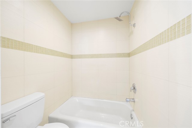 Detail Gallery Image 19 of 32 For 957 S Gramercy Dr #105,  Los Angeles,  CA 90019 - 2 Beds | 2 Baths