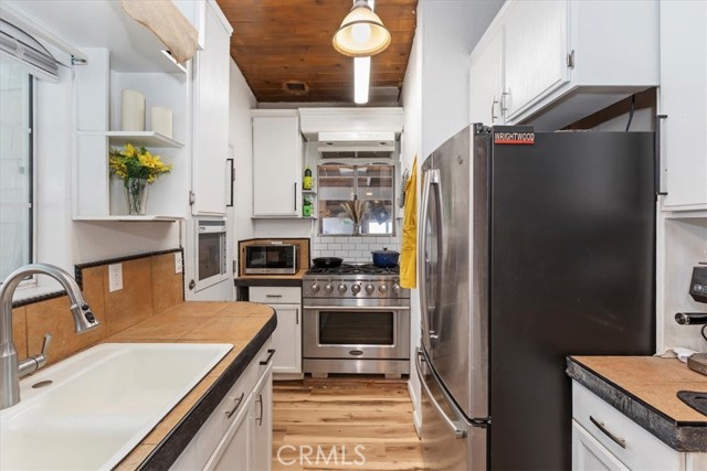 1946 Desert Front Road, Wrightwood CA: https://media.crmls.org/medias/be4c8e9f-8aa9-44fa-b30a-18849249086d.jpg