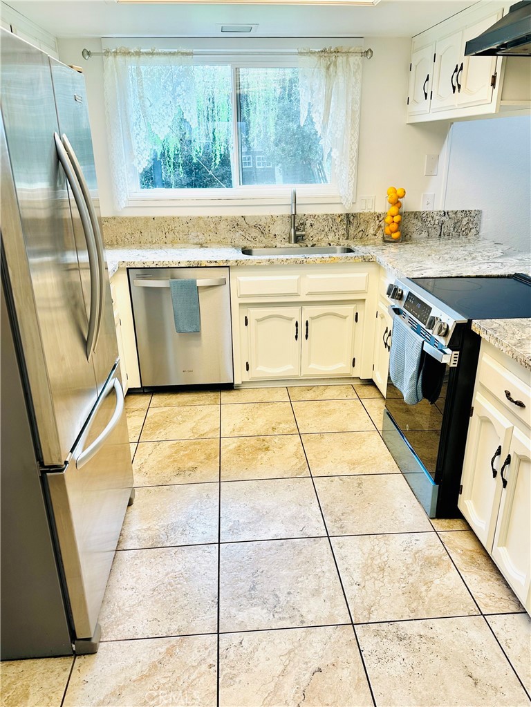 https://media.crmls.org/medias/be4cd123-969e-4a1a-a509-565b8620f565.jpg?preset=X-Large