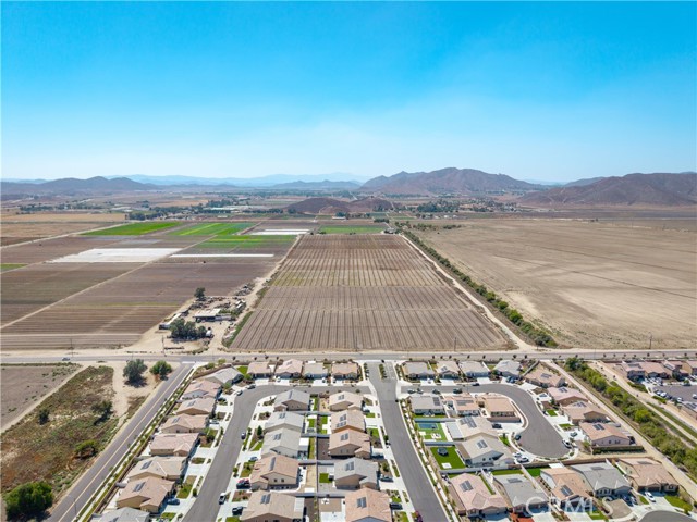 1963 Old Steel Way, Hemet CA: https://media.crmls.org/medias/be4de82d-f5f4-4edf-858c-680cc9e76b92.jpg