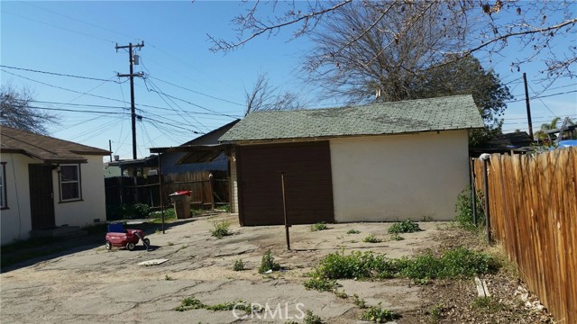 1917 Pacific Street, Bakersfield CA: https://media.crmls.org/medias/be4e037f-02c2-42be-b95a-d4cb5ab830ab.jpg