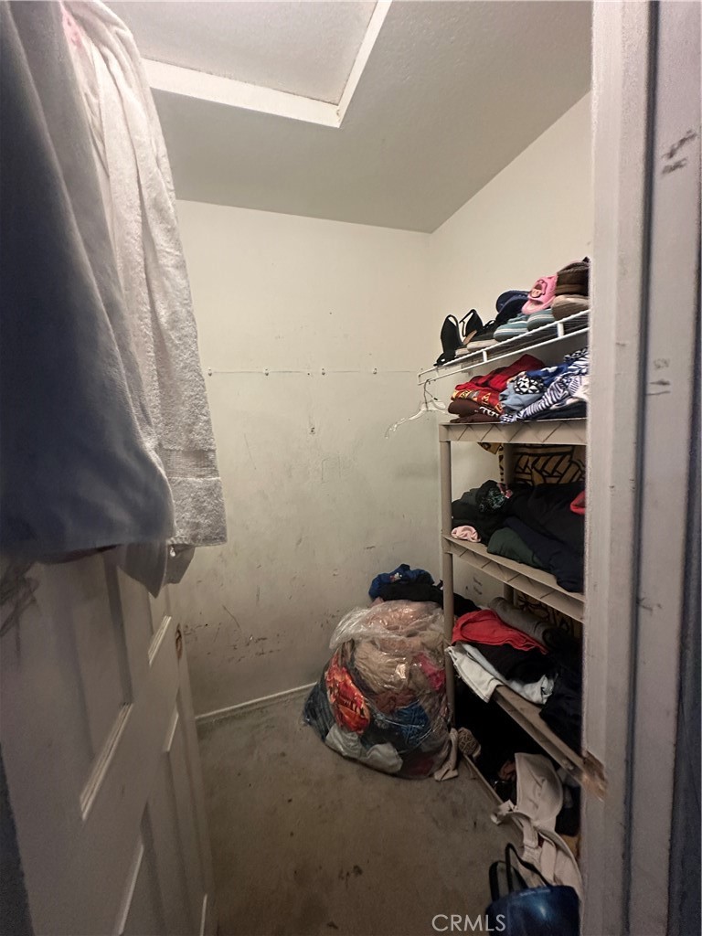 https://media.crmls.org/medias/be4e872d-a5d3-48bb-a149-80ff2304ea6a.jpg?preset=X-Large
