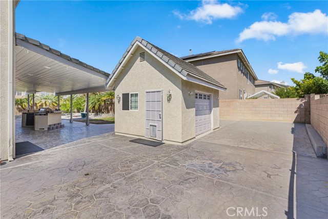 5764 Territory Lane, Eastvale CA: https://media.crmls.org/medias/be4f5fff-d385-48b0-9cb9-9a21c30e9360.jpg