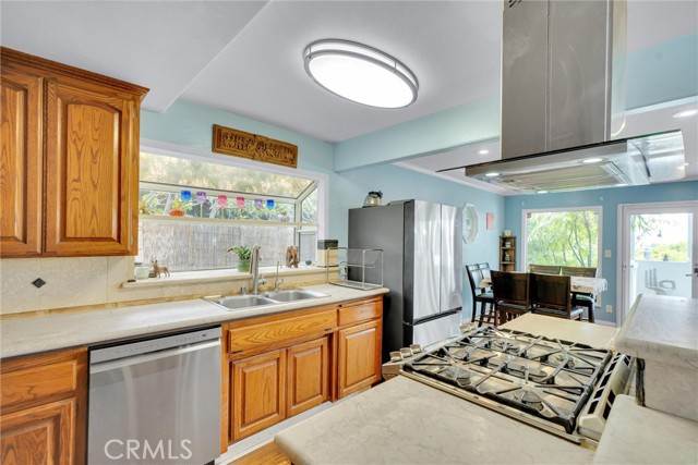 2025 Navy Street, Santa Monica CA: https://media.crmls.org/medias/be4f8a3a-8d01-42a9-8080-d136bea179c3.jpg