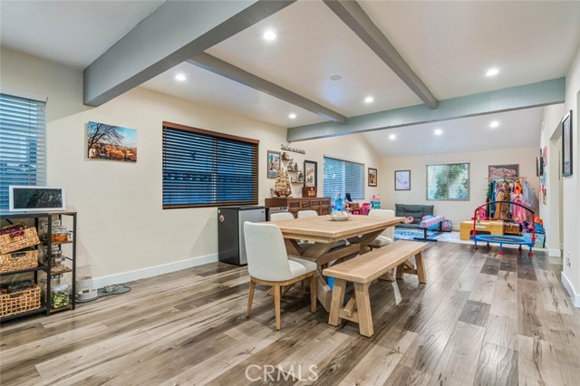 Detail Gallery Image 3 of 30 For 6321 Balcom Ave, Encino,  CA 91316 - 4 Beds | 2/1 Baths