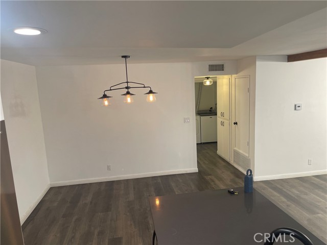 Detail Gallery Image 4 of 49 For 15511 Sherman Way, Van Nuys,  CA 91406 - 3 Beds | 2 Baths