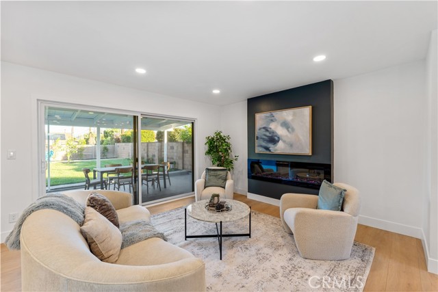 Detail Gallery Image 14 of 26 For 8744 Debra Ave, North Hills,  CA 91343 - 4 Beds | 2 Baths