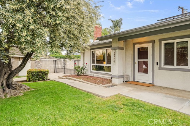 1435 E Dalton Avenue, Glendora CA: https://media.crmls.org/medias/be52ffa3-4a2e-4aa8-b8b9-e7e034628cf4.jpg