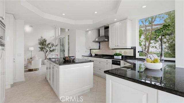 Detail Gallery Image 13 of 47 For 31 Saint Tropez, Newport Beach,  CA 92660 - 4 Beds | 3 Baths