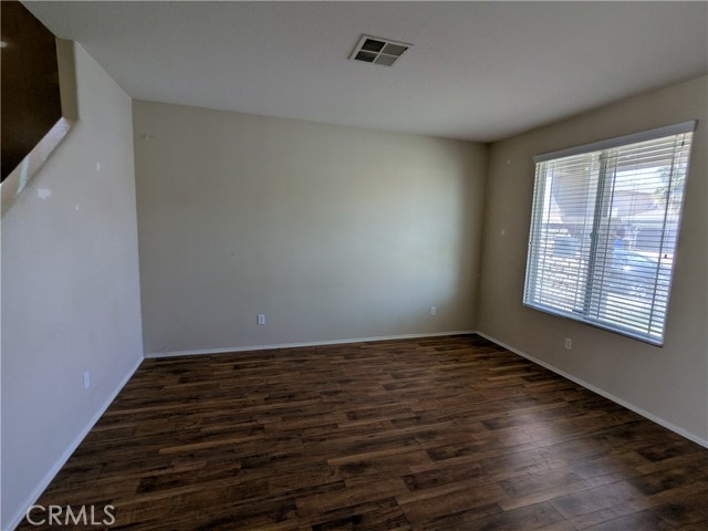 Detail Gallery Image 6 of 22 For 15243 Riverview, Victorville,  CA 92394 - 3 Beds | 2/1 Baths