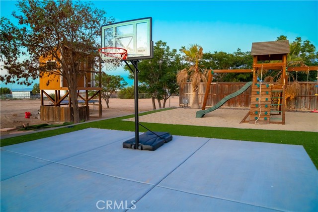 Detail Gallery Image 27 of 36 For 8826 Avenal St, Phelan,  CA 92371 - 4 Beds | 2/1 Baths