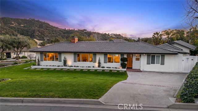 1985 Highland Oaks Drive, Arcadia CA: https://media.crmls.org/medias/be55a15e-ed03-4d5f-92fb-5e747f3e76bc.jpg