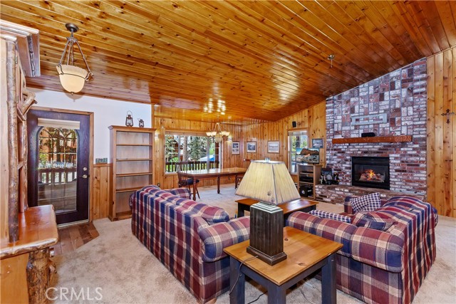 Detail Gallery Image 9 of 40 For 199 Pinecrest Dr, Big Bear Lake,  CA 92315 - 5 Beds | 4 Baths