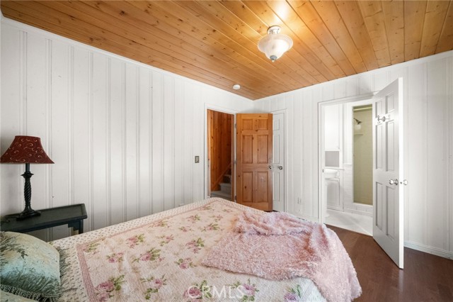Detail Gallery Image 15 of 28 For 746 W Victoria Ct, Lake Arrowhead,  CA 92352 - 2 Beds | 2 Baths