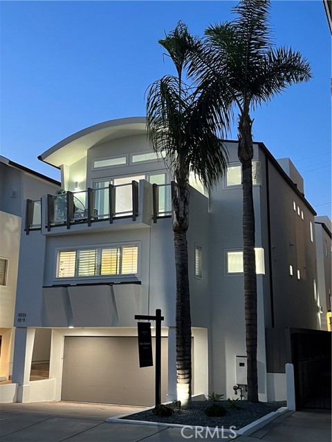 59 15th Street, Hermosa Beach, California 90254, 3 Bedrooms Bedrooms, ,3 BathroomsBathrooms,Residential,Sold,15th,SB22225750