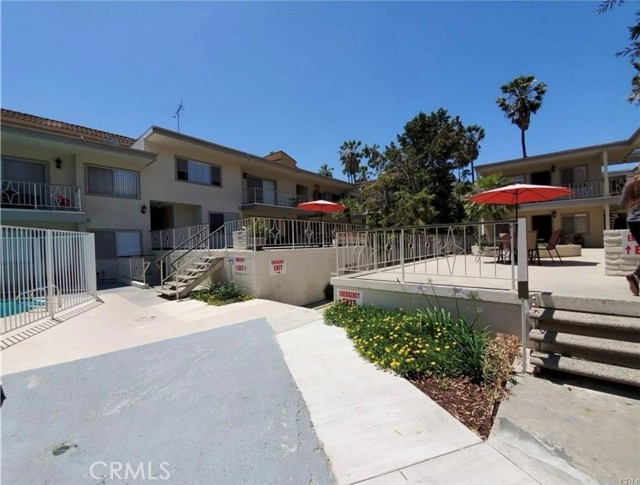 3510 Elm Avenue, Long Beach CA: https://media.crmls.org/medias/be56a163-dd4d-4271-8a23-0a64fe491ad7.jpg