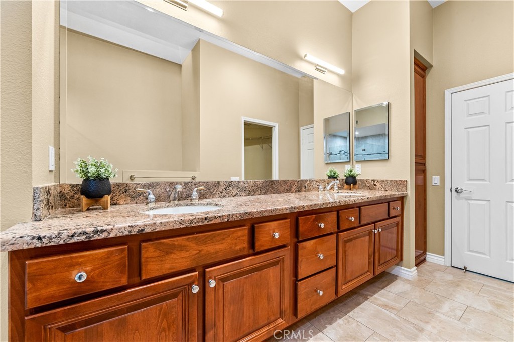 MLS #OC25270158 image #32