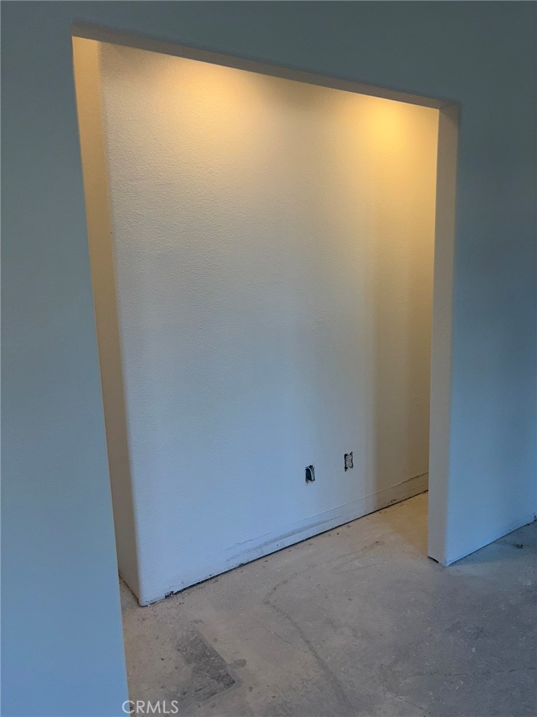 https://media.crmls.org/medias/be57c7e4-0ca7-4c2a-b3b5-a0faeb6ff467.jpg?preset=X-Large