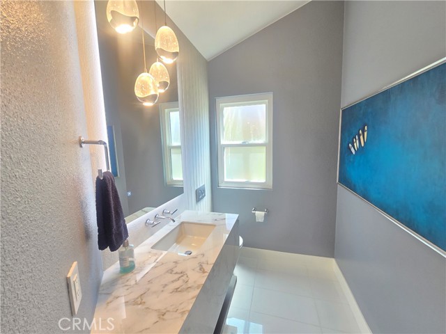 2524 Elden Avenue, Costa Mesa CA: https://media.crmls.org/medias/be581f73-5d40-4c66-aa0c-a047b26f630e.jpg
