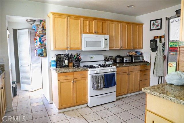 Detail Gallery Image 5 of 25 For 2409 Pepperwood, Long Beach,  CA 90815 - 4 Beds | 2 Baths