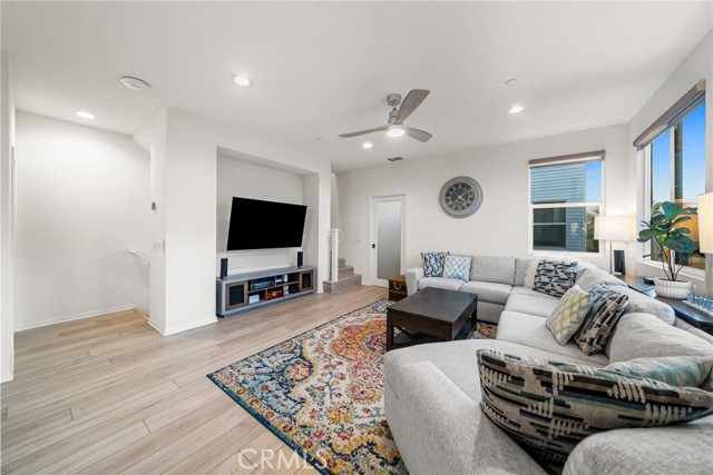 Detail Gallery Image 9 of 34 For 329 N Standard, Santa Ana,  CA 92701 - 4 Beds | 3/1 Baths