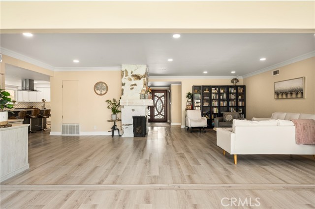 Detail Gallery Image 8 of 31 For 909 N Cleveland, Orange,  CA 92867 - 3 Beds | 2/1 Baths